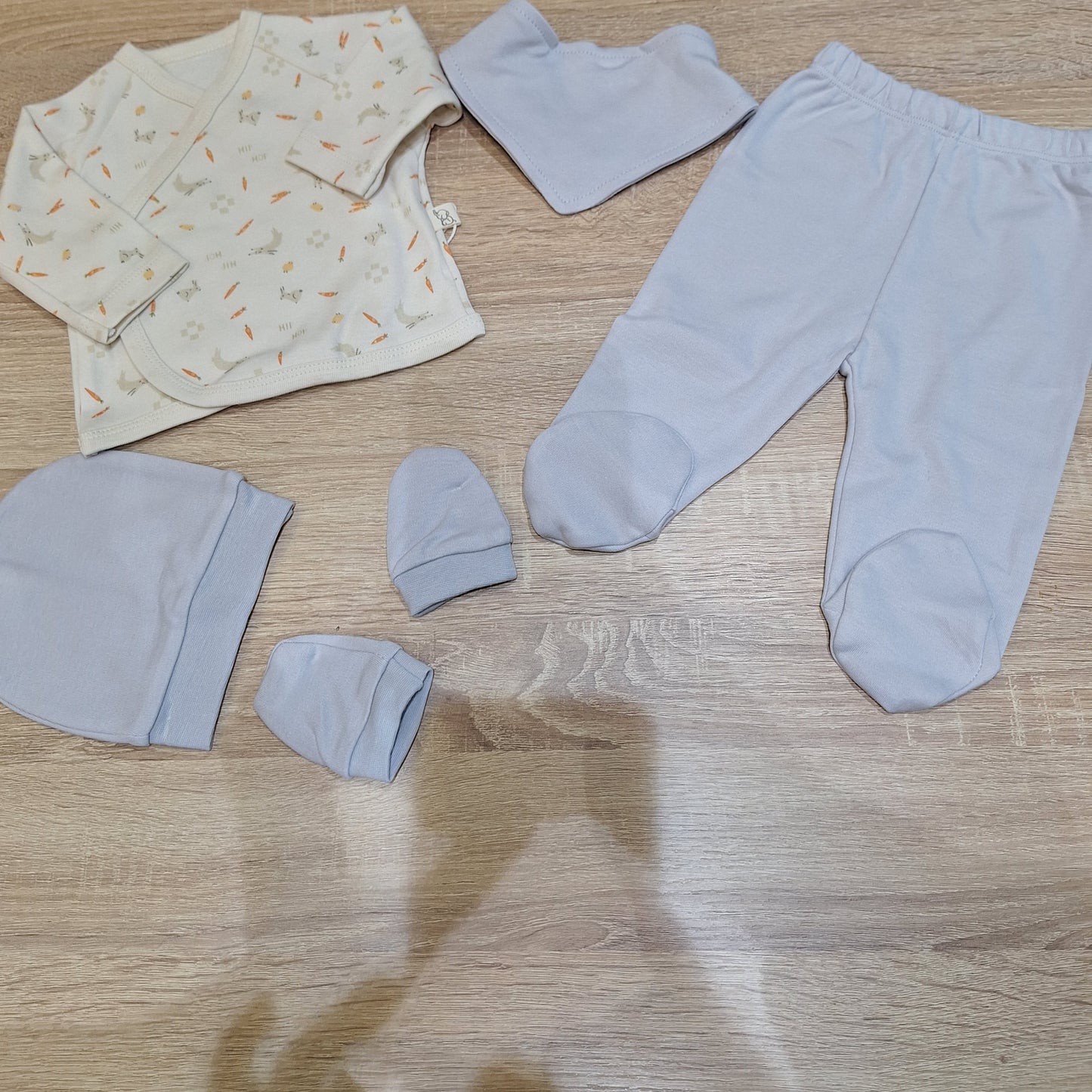 Carrot light grey hospital set