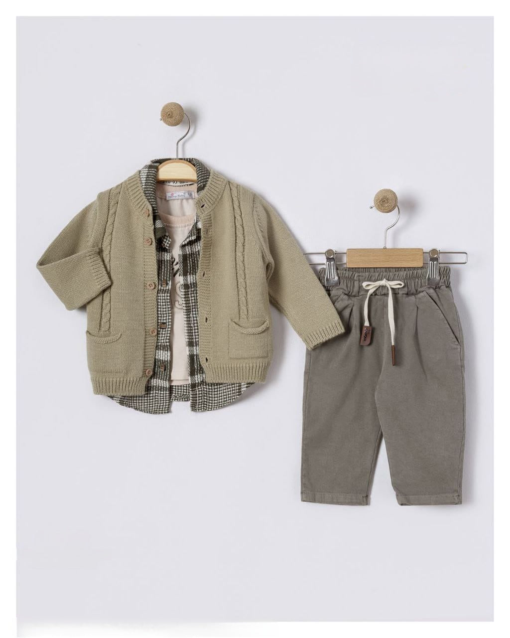 Classy green set & jeans