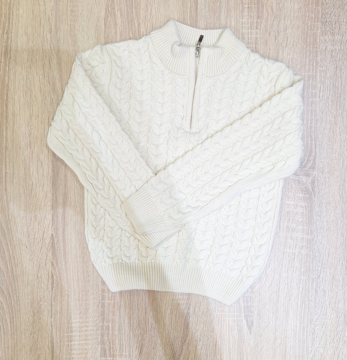 White pullover
