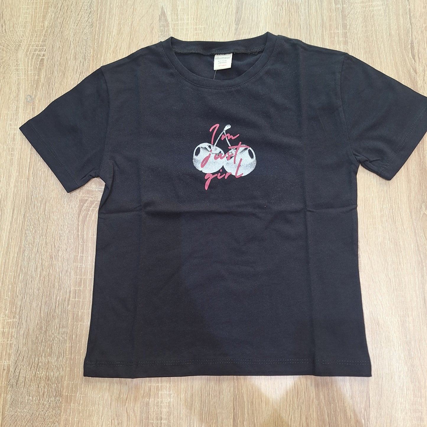 T_shirt black im jest a girl