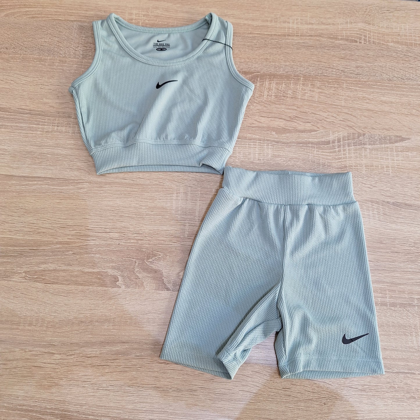 Green short tennis set