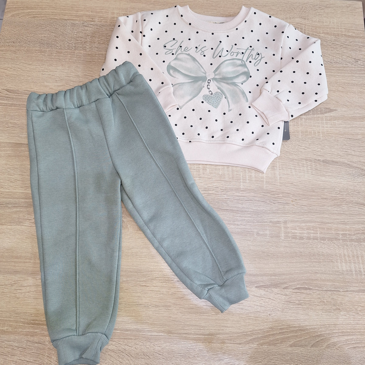 She is worthy green fleece set