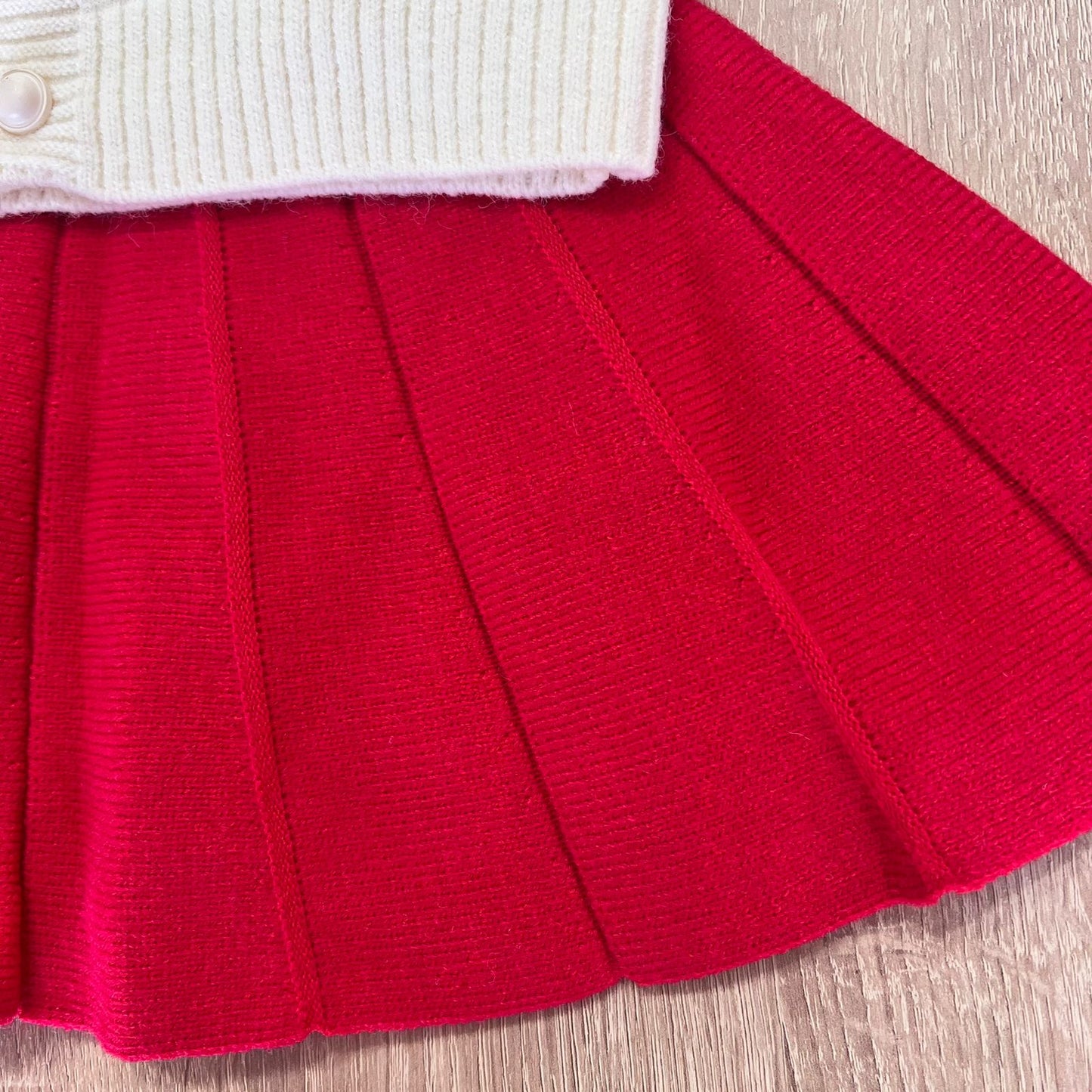 Wool flowers+ skirt red