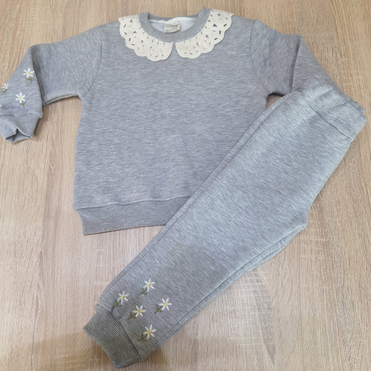 White flower fleece decco