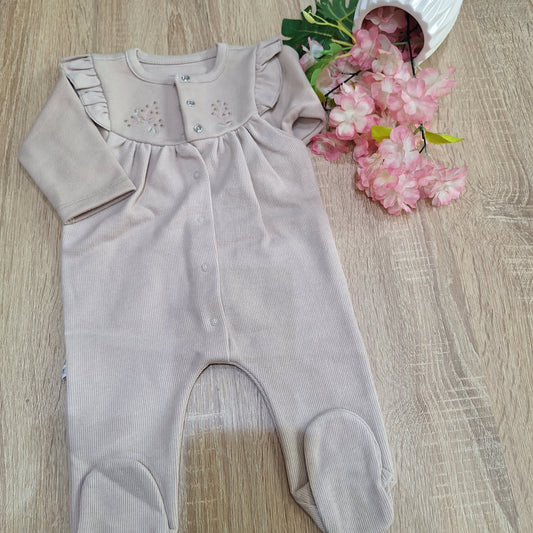 Brown overall flower