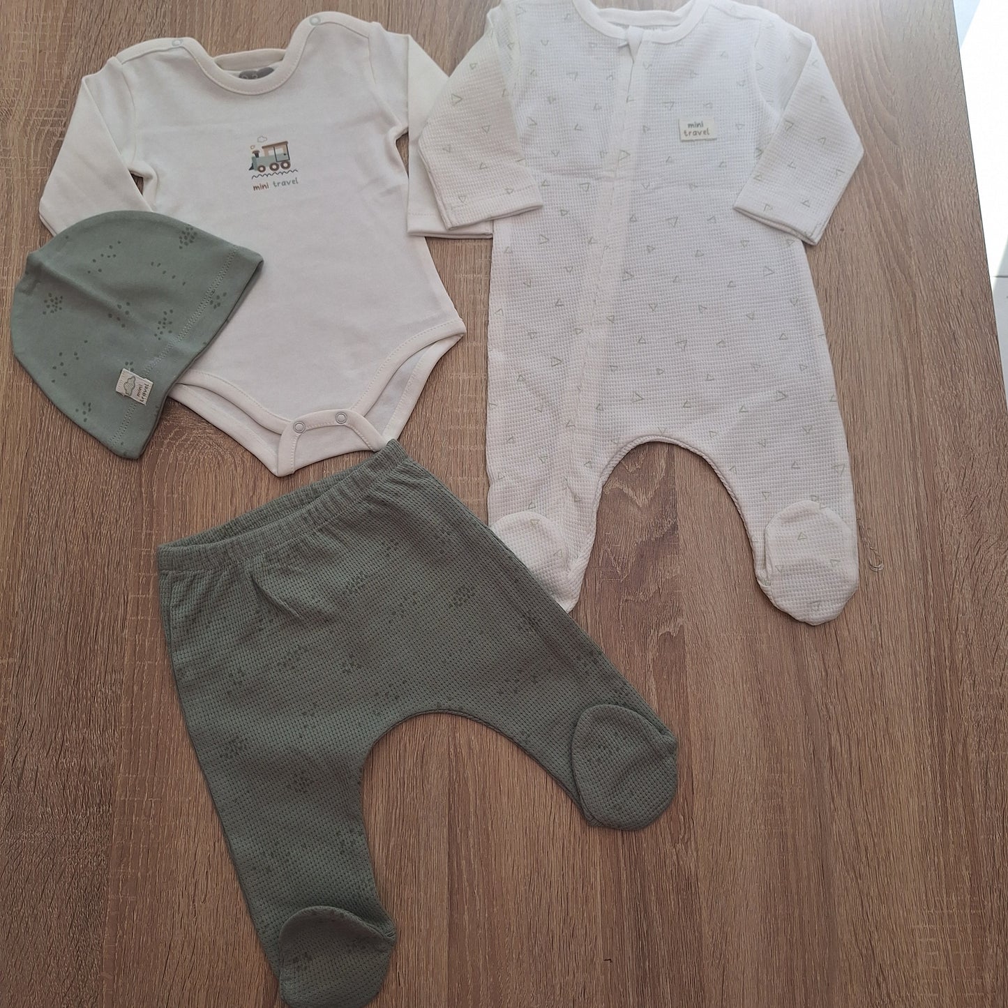 Mini travel pack of 4 pices caramell