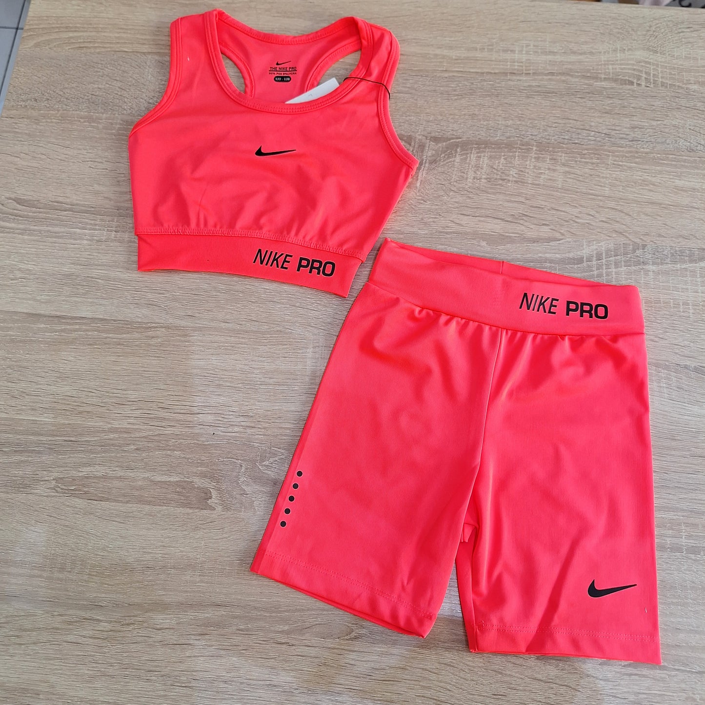 Fuchsia  short  tennis set