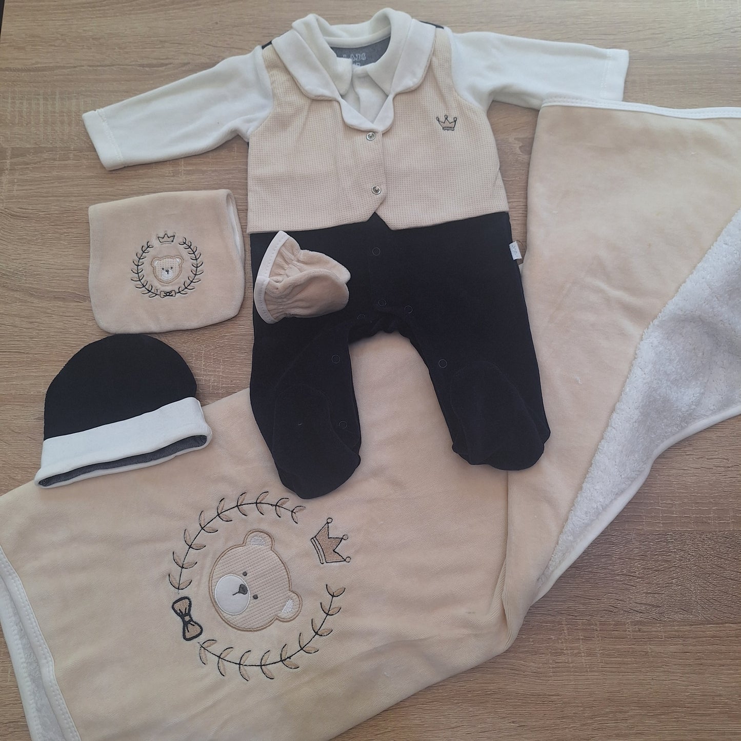 The Qween bear hospital set velour (lady)