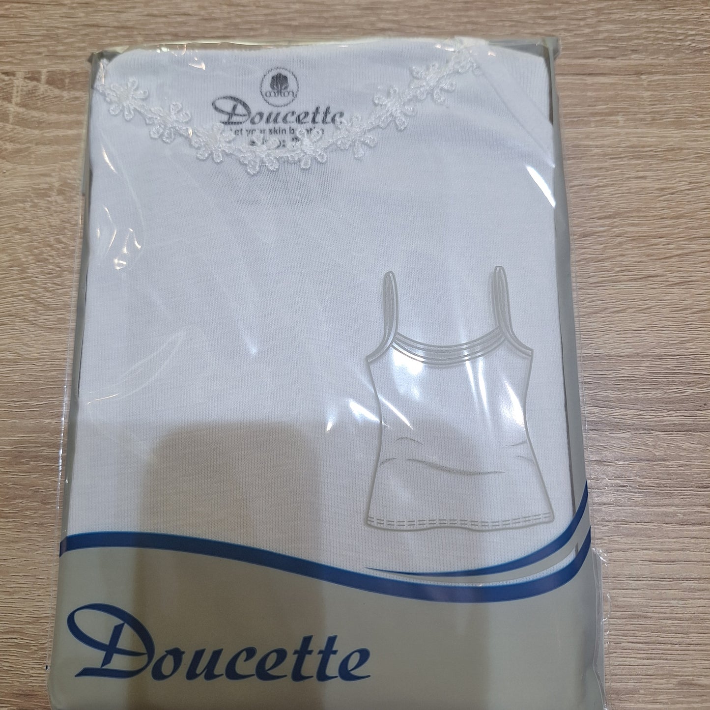 Girl's singlet with guippure