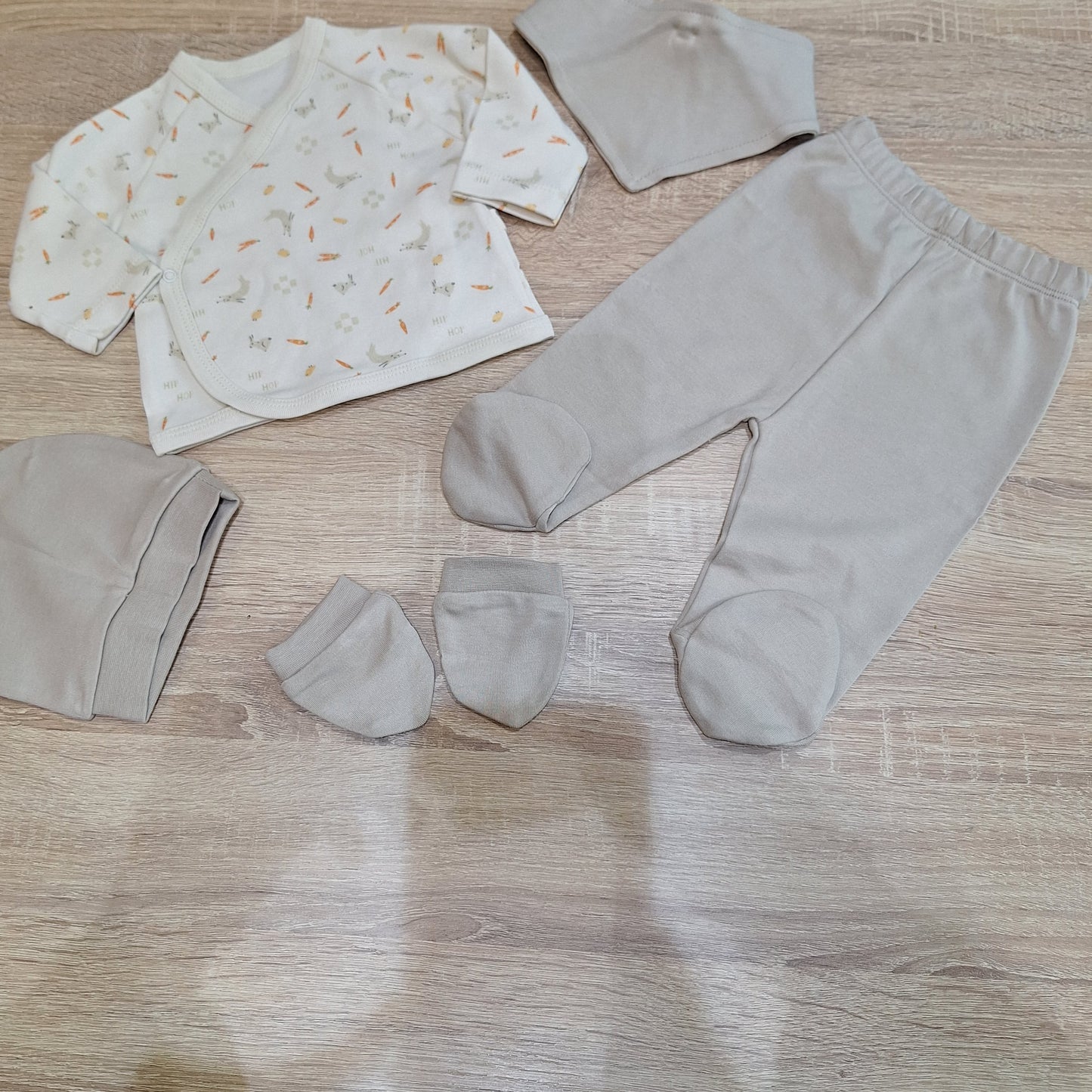 Carrot nude hospital set